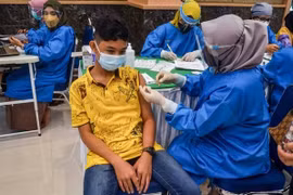 Việt Nam bao giờ sẽ triển khai tiêm vaccine COVID-19 cho trẻ em?