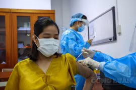 Hà Nội: Tiêm vắc xin COVID-19 cho hơn 1.000 sản phụ trên 13 tuần