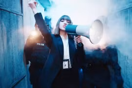 Đọ trang phục trong các MV debut của Jennie và Rosé, Lisa