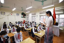 Hà Nội điều chỉnh phương án cho học sinh trở lại trường, chỉ học sinh lớp 12 đi học trực tiếp