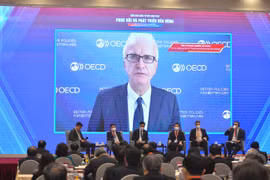 Việt Nam đã đúng khi từ bỏ “zero COVID”