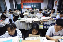Vì sao Trung Quốc mạnh tay “siết” chuyện dạy thêm, học thêm?