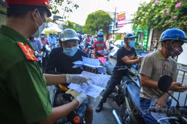 Hà Nội lập 39 chốt kiểm soát người ra vào vùng đỏ