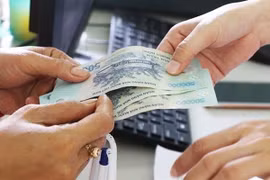 Khởi tố cán bộ phường ở TP.HCM đưa người thân vào danh sách nhận hỗ trợ Covid-19