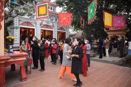 Hà Nội: Người dân đi lễ ngày đầu năm tuân thủ phòng chống dịch COVID-19