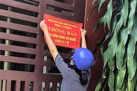 Hà Nội bắt người khỏe đi cách ly tập trung thì người già, con nhỏ, vợ bầu ở nhà ai chăm?