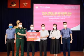 MB cùng Viettel tặng 100.000 suất quà tới người dân TP.HCM 