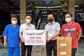 VietCredit tặng thiết bị y tế cho Bệnh viện Đại học Y Dược TP.HCM