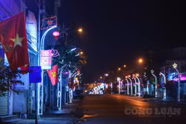Sắc màu lung linh trên những cây nêu ở miền Tây xứ Nghệ
