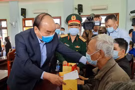 Thủ tướng thăm, tặng quà Tết hộ gia đình chính sách, hộ nghèo tỉnh Quảng Nam