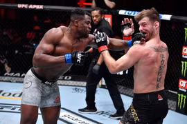 Francis Ngannou trở thành tân vương hạng nặng UFC
