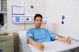 Tiền vệ Đỗ Hùng Dũng không ra nước ngoài điều trị chấn thương