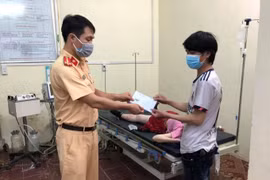 Hà Nội: Cán bộ Đội CSGT số 6 hỗ trợ sản phụ trở dạ sinh con