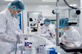 Hỗ trợ kinh phí cho doanh nghiệp sản xuất vaccine chống đại dịch