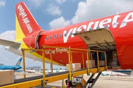 Chuyến bay Vietjet chuyên chở thiết bị y tế viện trợ từ Đức đã về tới Việt Nam