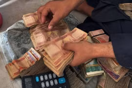 Đồng tiền của Afghanistan rớt giá xuống mức thấp kỷ lục