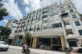 Khách sạn hạng sang được rao bán hàng loạt