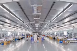 Bệnh nhân COVID-19 đầu tiên điều trị tại Bệnh viện dã chiến số 13 được xuất viện