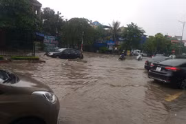Thái Nguyên: Quốc lộ 3 ùn tắc do mưa lớn