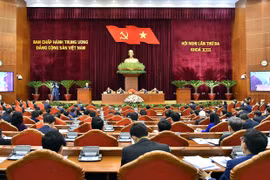 Hoàn thành ngày làm việc thứ nhất của Hội nghị Trung ương 3