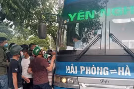 Hà Nội: Chặn bắt xe khách vi phạm quy định phòng dịch