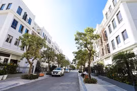 Nhà liền kề và biệt thự: Hà Nội hoan hỉ, TP.HCM "bật khóc”