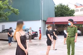 Hưng Yên: 14 nam thanh niên tụ tập trong quán karaoke giữa mùa dịch bị phạt nặng