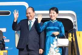 Chủ tịch nước Nguyễn Xuân Phúc lên đường thăm hữu nghị chính thức Lào