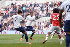 Son Heung-min ghi bàn giúp Tottenham đánh bại Arsenal