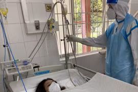 Cần Thơ: Cứu sống mẹ con sản phụ mắc COVID-19 suy hô hấp nặng