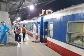 Cận cảnh đoàn tàu chuyên biệt đầu tiên chở công dân Hà Tĩnh từ các tỉnh phía Nam về quê