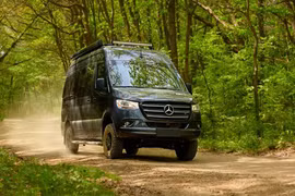 Khám phá "nhà di động" Mercedes-Benz Sprinter có giá 150.000 USD