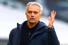 Dàn ngôi sao Tottenham mở tiệc ăn mừng khi HLV Mourinho bị sa thải