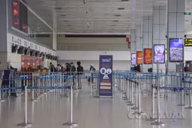 Sân bay Nội Bài vắng vẻ những ngày cận Tết
