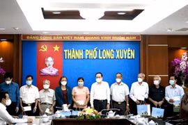 Phó Chủ tịch Thường trực Quốc hội thăm và tặng quà gia đình chính sách tiêu biểu