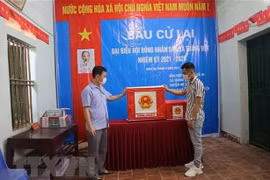 Hà Nội: Khai trừ khỏi Đảng Chủ tịch HĐND xã mang 75 phiếu bầu cử về nhà tự gạch