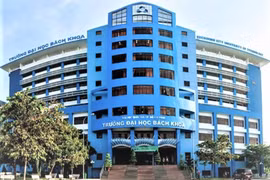 Học phí đại học năm 2021 (Bài 1): "Choáng" vì... tăng phi mã