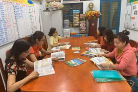 Thứ trưởng Bộ GD&ĐT Phạm Ngọc Thưởng: Giải pháp tổng thể cho giá sách giáo khoa