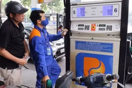 Xăng lại tăng, giá xăng E5 RON 92 vượt 20.000 đồng/lít
