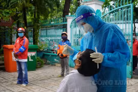 Hà Nội: Thêm 4 điểm xét nghiệm COVID-19 cho nhân viên giao hàng, shipper
