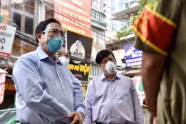 Thủ tướng yêu cầu khắc phục ngay các tồn tại về hỗ trợ y tế, lương thực, thực phẩm cho người dân