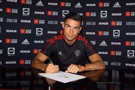 Siêu sao Ronaldo hoàn thành bước cuối cùng để khoác áo CLB Man Utd
