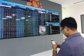 Cổ phiếu bluechips dẫn dắt, Vn-Index đảo chiều tăng điểm
