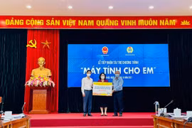 Bộ GD-ĐT tiếp nhận gần 90 tỉ đồng đóng góp cho chương trình “Máy tính cho em”