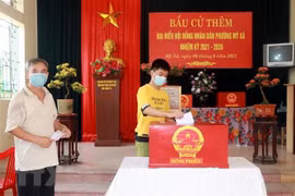 Nam Định: Cử tri đi bầu cử thêm đại biểu Hội đồng nhân dân cấp xã