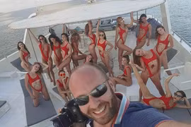 Đấu giá video hậu trường chụp ảnh khỏa thân trên ban công của dàn người mẫu ở Dubai