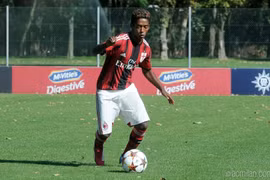 Cựu học viên CLB AC Milan tự sát vì bị phân biệt chủng tộc