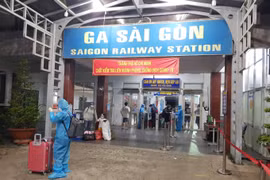 Đường sắt vận chuyển miễn phí y bác sĩ tham gia chống dịch