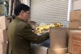 Hà Nội: Bắt giữ một vụ sang chiết rượu số lượng lớn