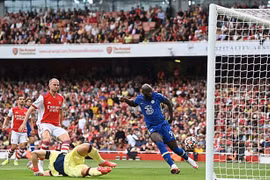 Lukaku tỏa sáng, Chelsea đánh bại Arsenal 2-0 ở vòng 2 Premier League